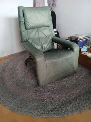 Lese- Relaxsessel und -liege, runder Wollteppich in Pastellfarben (2 m) 