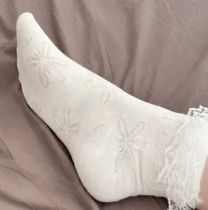 getragene Socken einer jungen Studentin Bild 3