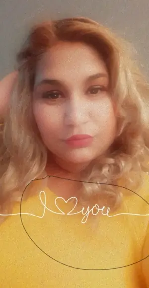 Die junge Vollblutfrau bietet mehr Bild 4