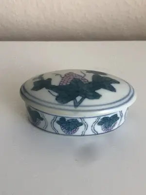 Hochwertige Porzellan Deckeldose - ovale Form