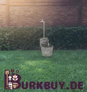 Wasserspiel mit Hahn und Eimern