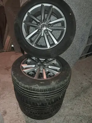 4 x Toyota 16 Zoll Alufelgen mit Sommerreifen 205 55 R16 91V (z.B. für Toyota Auris)