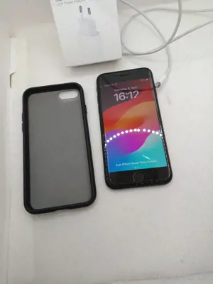 Apple iPhone SE 2020 64GB schwarz Zustand sehr gut 