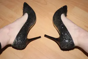 Schwarze Pumps, HighHeels mit Spikes Nieten und Glitzer, Gr. 39