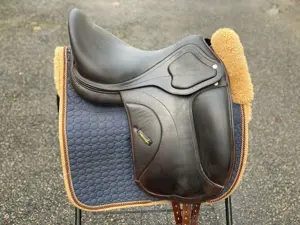 Amerigo Cervia II Pinerolo Dressursattel braun 18 Zoll aus 2017