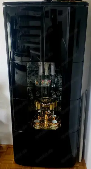 Vitrine Dsign alessio Glas_Hochglanz 