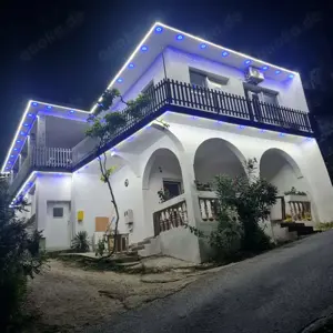 Neuw. Haushälfte 135m2, Grundstück 100m2.  Meer 80m. Panoramablick.