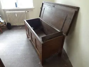 Alte Truhen Kommode Massivholz, verziert, B 147 cm Bild 6
