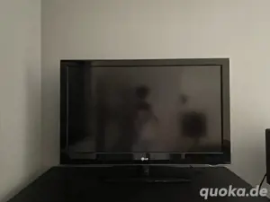 LG-Fernseher inklusive Fernbedienung, Kabel, LED-Beleuchtung
