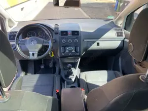 Volkswagen Touran 1.6 TDI Cup Pano Navi AHK Bi-Xenon Bild 2