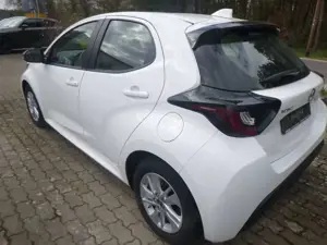 Mazda 2 Hybrid 1.5 VVT-i 116 CVT CENTRE-LINE Bild 3