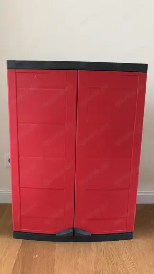 Werkzeugschrank mit Inneneinrichtung rot