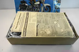 Modellbausatz  Bausatz  Revell Polizei-Motorrad Harley-Davidson  Bild 3