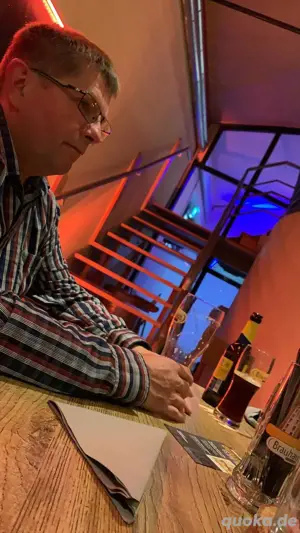 Gay Mann sucht liebevollen Mann .