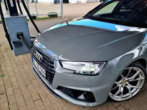 Audi A4 S-Line quantumgrau