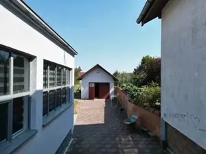 Einfamilienhaus mit großem Grundstück in ruhiger Lage   Vinkovci (Kroatien) Bild 2