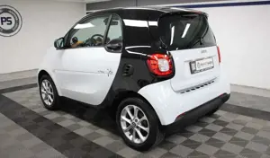 smart forTwo Fortwo Coupe 1.0 Aut. KLIMA SHZ BT TEMP PANO LED Bild 4