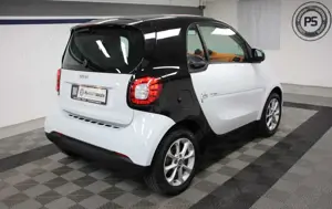 smart forTwo Fortwo Coupe 1.0 Aut. KLIMA SHZ BT TEMP PANO LED Bild 3