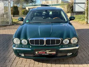 Jaguar XJ8 4.2 V8 1 Hand Tüv/Au NEU Scheckheft Bild 2