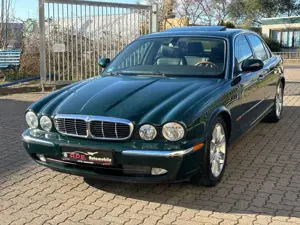 Jaguar XJ8 4.2 V8 1 Hand Tüv/Au NEU Scheckheft Bild 3