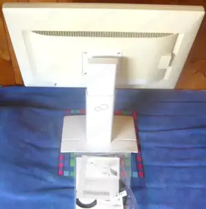 Fujitsu Monitor Bildschirm 24 Zoll defekt Bastler Ersatzteilspender     zteilspend Bild 4