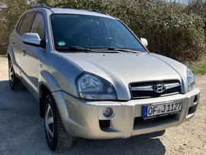 Hyundai TUCSON 2.0+2WD+GLS