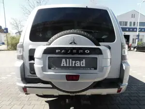 Mitsubishi Pajero 3.2 DI-D Instyle 7 Sitzer+AHK Dis.Scheiben+Breitr. Bild 5