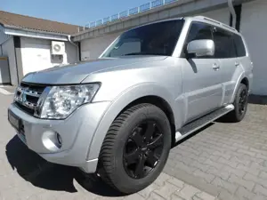 Mitsubishi Pajero 3.2 DI-D Instyle 7 Sitzer+AHK Dis.Scheiben+Breitr. Bild 2