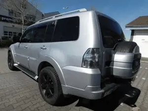 Mitsubishi Pajero 3.2 DI-D Instyle 7 Sitzer+AHK Dis.Scheiben+Breitr. Bild 4