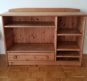 Kleiner Schrank, massiv 