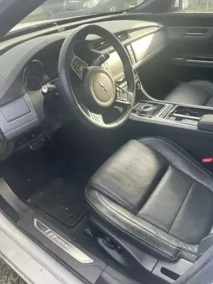 Jaguar XF R-Sport Bild 3