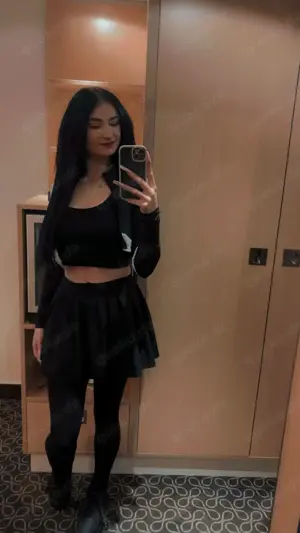 School Girl Mila  Bild 2