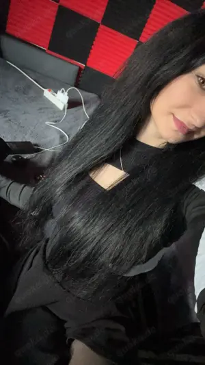 School Girl Mila  Bild 3