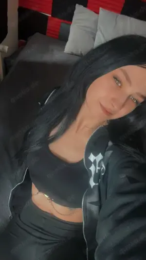 School Girl Mila  Bild 5