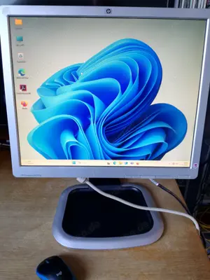 Gebrauchter PC-Monitor 19 Zoll VGA DVI-Anschluss