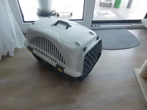 Tranportbox und Kratzbäume Bild 2