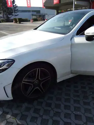 Mercedes-Benz C 180 Coupe 9G-TRONIC Bild 2