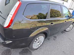 Ford Focus Focus Turnier 2.0 16V Aut. Titanium Bild 4