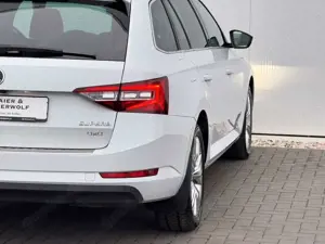 Skoda Superb 2.0TDI Combi Ambition 4x4 XENON DSG CARPL Bild 5