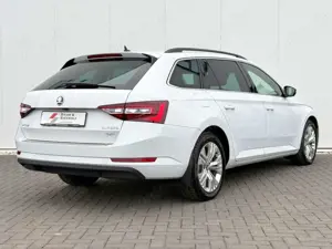 Skoda Superb 2.0TDI Combi Ambition 4x4 XENON DSG CARPL Bild 4