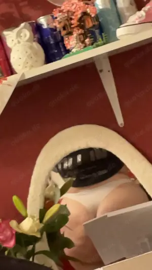 Geile getragen Höschen von meiner geilen molligen Freundin  Bild 8