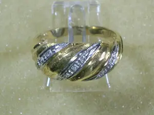 Ring Größe 18,4 - 58 750 - 18K Gold mit 7 Diamanten, massiv
