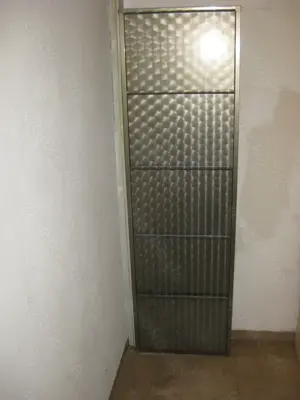 Schuh-Wandschrank aus Metall