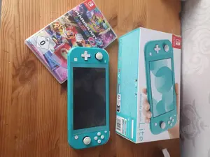Nintendo Switch Lite Türkis + Mario Kart Deluxe 8