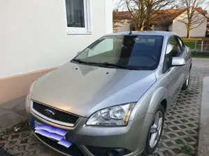 Ford Focus CC Focus Coupe-Cabriolet 2.0 16V Trend Bild 2