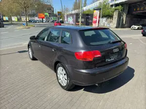 Audi A3 1.6 FSI Attraction Bild 3