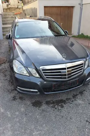 Mercedes-Benz E 350 E-Klasse DPF 4Matic BlueEFFICIENCY 7G Avantgarde Bild 3