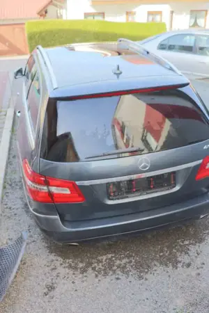 Mercedes-Benz E 350 E-Klasse DPF 4Matic BlueEFFICIENCY 7G Avantgarde Bild 2