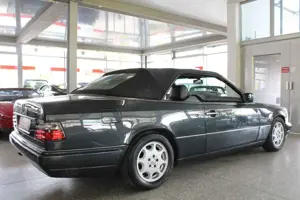 Mercedes-Benz CE 300 24V Cabriolet -5 Gang - Klima - Sportline Bild 4