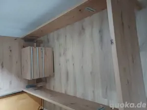 Neues Bettgestell mit Nachttisch 